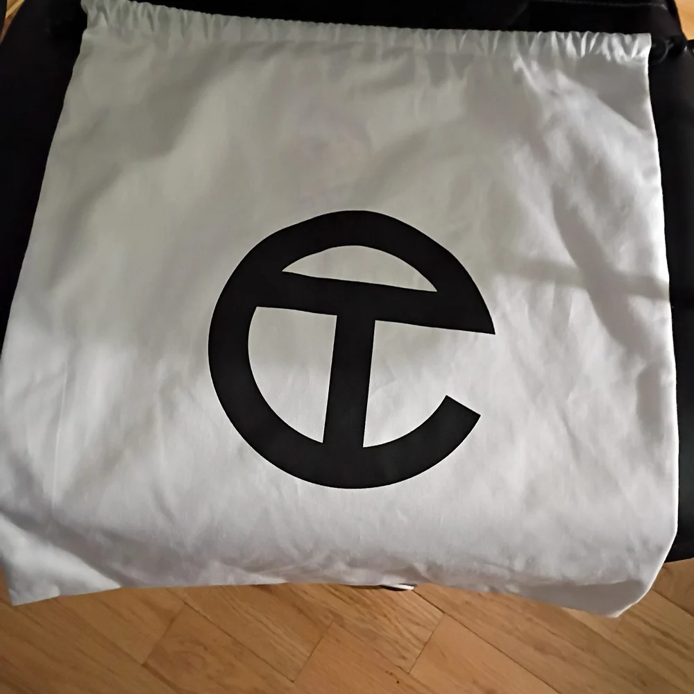 🌟 TELFAR Medium Shopping Tote in Navy Blue - Like New Condition! 🌟 - Picture 14 of 16